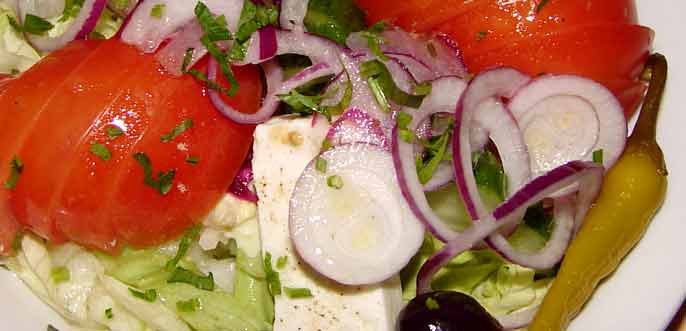 Griechischer Bauernsalat mit Fetakäse!