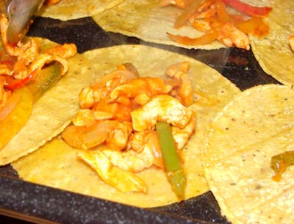 Leckere Tacos aus Maismehl mit Hähnchenfleischfüllung!